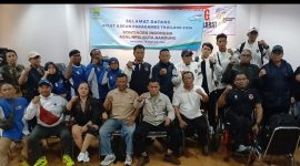 Yadi Sofyan berpose bersama atlet NPCI Kota Bandung, usai meraih medali di ajang Asean Para Games XIII di Bangkok, Thailand. PJ/Joel