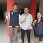 Monik dan Indra saat berpose dengan Ketua NPCI Kota Bandung Yadi Sofyan. PJ/Joel