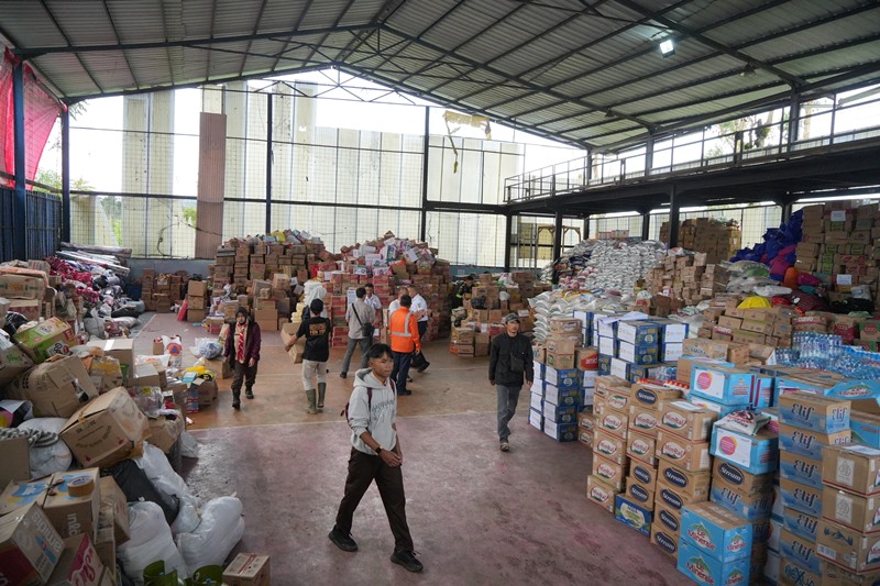 KAI Quick Resnponse menyalurkan bantuan bagi masyarakat korban longsor Cisarua KBB. PJ/Dok