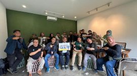 Awak media berpose bersama dengan Marcomm Jabodetabek Jabar saat pisah kenal. PJ/Dok