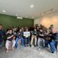 Awak media berpose bersama dengan Marcomm Jabodetabek Jabar saat pisah kenal. PJ/Dok