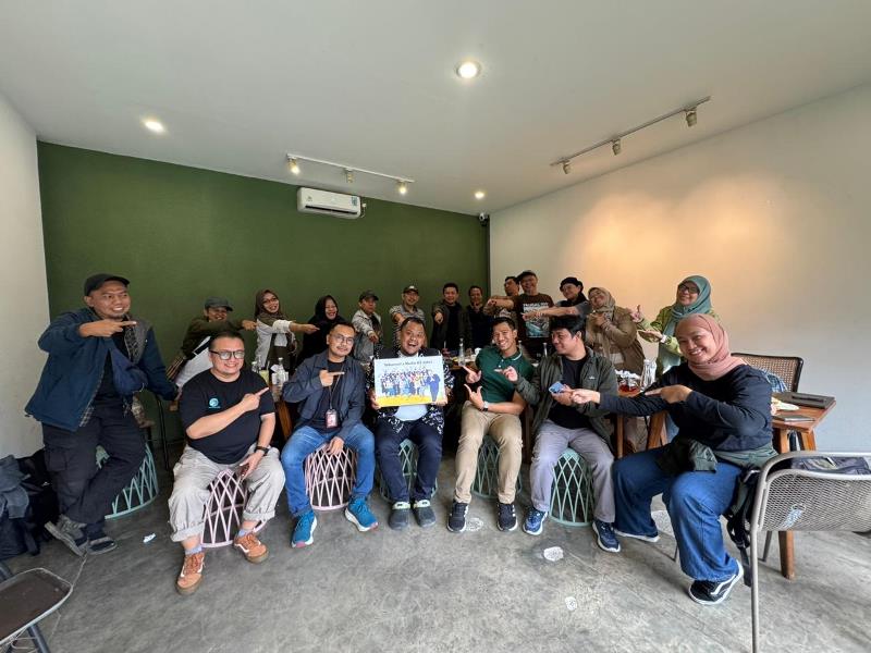 Awak media berpose bersama dengan Marcomm Jabodetabek Jabar saat pisah kenal. PJ/Dok