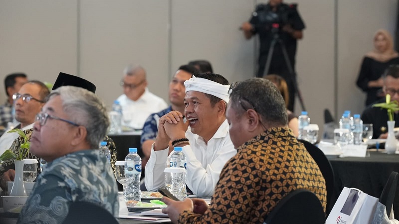Gubernur Jabar Dedi Mulyadi alias KDM saat menjadi narasumber yang digagas Nagara Institute dan Akbar Faizal Uncensored (AFU) Round Table
Discussion (RTD) edisi ketiga, Kamis, 22 Januari 2026. PJ/Mal