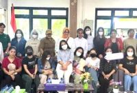 KDM bersama 12 korban TPPO di NTT asal Jabar. PJ/Dok