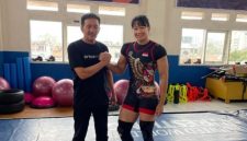 H. Yoko bersama salah satu atletnya. PJ/Joel