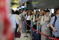 Pelanggan PT KAI Daop 2 Bandung memanfaatkan layanan KA di momen Imlek 2026. PJ/Dok