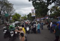 Pokja PWI Kota Bandung saat membagikan takjil. PJ/Dok