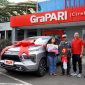 Kana Supriatna saat menerima hadiah mobil dari Undi-undi Hepi Telkomsel. PJ/Dok