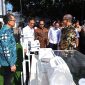 Menteri Kesehatan Budi Gunadi Sadikin (kedua kiri), Menteri Dalam Negeri Jenderal Polisi (Purn) Prof. Drs. H. Muhammad Tito Karnavian (tengah), Direktur Astra Hamdhani Dzulkarnaen Salim (kanan), Wakil Menteri Kesehatan Benjamin Paulus Octavianus (kedua kanan), Chief of Corporate Affairs Astra Boy Kelana Soebroto (kiri) saat meninjau alat kesehatan dari Astra Otoparts yang diserahkan Astra ke Kemenkes RI 
pada (12/3). Dok