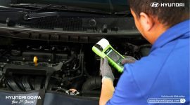 Seorang kemanik mengecek kendaraan pelanggan sebelum melakukan arus balik. PJ/Dok