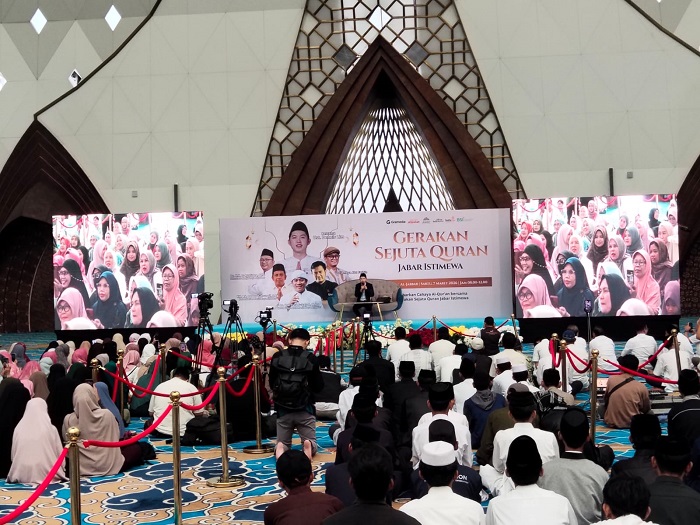 Ustadz Dennis Lim saat memberikan tausiah di acara Gerakan Sejuta Quran di Masjid Al Jabbar, Sabtu (7/3). PJ/Mal 