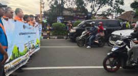 PT Kereta Api Indonesia (Persero) Daerah Operasi (Daop) 2 Bandung kembali melakukan sosialisasi  keselamatan di perlintasan sebidang JPL 165A Jalan Laswi, Bandung. PJ/Mal