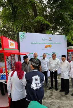 Alfamart Group Serahkan 7 Ambulance untuk BAZNAS