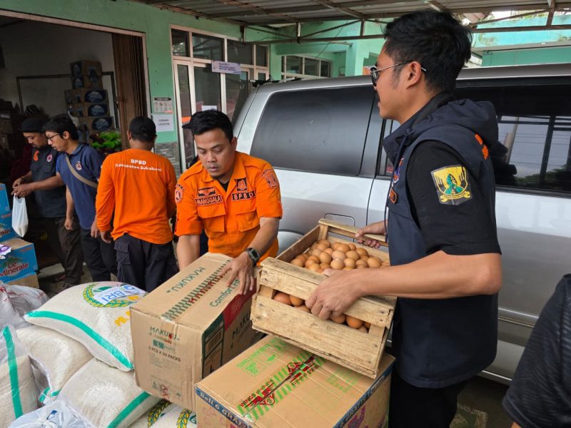 BRI BO Cibadak kembali menyalurkan bantuan TJSL kepada para korban bencana Tanah  bergeser di Bantargandung, Sukabumi. PJ/Dok
