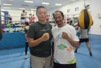 Ketua Pengprov Pertina Jabar Sugiharto berpise bersama pelatih Pelatnas Jhonhanes Romroman. PJ/Dok