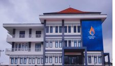 Dua program studi di UBTH meraih akreditasi unggul, yakni Prodi Farmasi dan Apoteker. PJ/Dok