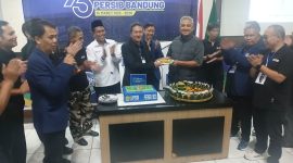 Wali Kota Bandung Muhamad Farhan saat Kongres PSSI Kota Bandung sekaligus Milangkala 93 tahun Persib di Gedung PSSI Jabar. PJ/Joel
