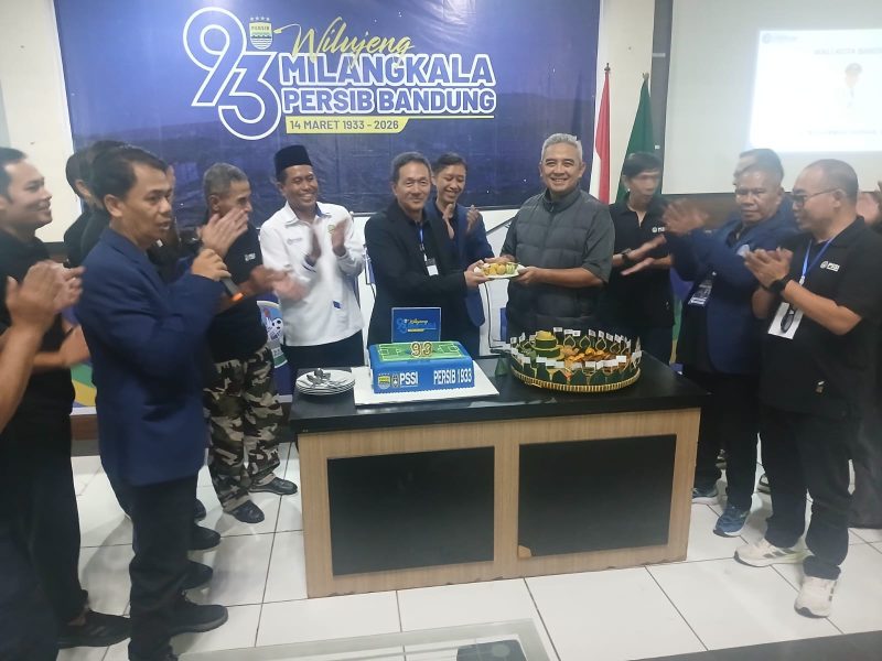 Wali Kota Bandung Muhamad Farhan saat Kongres PSSI Kota Bandung sekaligus Milangkala 93 tahun Persib di Gedung PSSI Jabar. PJ/Joel