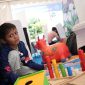 Seorang anak bermain di ruang playground posko mudik Bangga Kencana BKKBN Jawa Barat. PJ/Dok