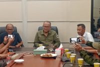 Prof Dr HM Budiana menjelaskan persiapan PORPROV 2026 saat buka puasa bersama awak media. PJ/Joel