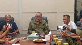 Prof Dr HM Budiana menjelaskan persiapan PORPROV 2026 saat buka puasa bersama awak media. PJ/Joel