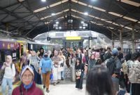 Tampak ribuan penumpang KA yang hendak berangkat ke berbagai tujuan dari Stasiun Bandung. PJ/Dok