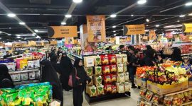 Para santri yatim piatu dan dhuafa diajak berbelanja kebutuhan lebaran oleh MT Al-Jabbar 86. PJ/Mal