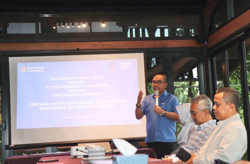 Pos Indonesia dan UT melakukan kerjasama dalam hal penyediaan kantor pos sebagai tempat ujian online. PJ/Dok 