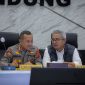 Wali Kota Bandung, Muhammad Farhan, saat Rakor Lintas Sektoral Operasi Ketupat Lodaya 2026 tingkat Mabes Polri melalui Zoom Meeting, di Aula Mapolrestabes Bandung, Senin, (2/3/2026).