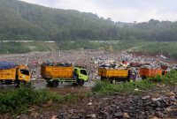 Penanganan sampah pada H+2 (Senin, 23 Maret 2026) Idulfitri 1447 H mulai berangsur normal. Hal ini ditandai dengan dibukanya TPA Sarimukti. PJ/Dok