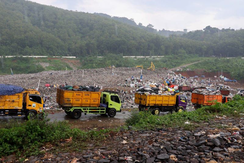 Penanganan sampah pada H+2 (Senin, 23 Maret 2026) Idulfitri 1447 H mulai berangsur normal. Hal ini ditandai dengan dibukanya TPA Sarimukti. PJ/Dok
