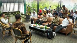 Suasana diskusi bedah buku yang mengangkat tema Membangun Keluarga Jawa Barat. PJ/Dok
