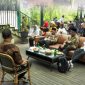 Suasana diskusi bedah buku yang mengangkat tema Membangun Keluarga Jawa Barat. PJ/Dok