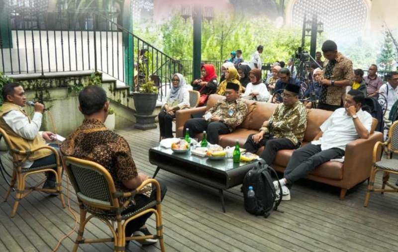 Suasana diskusi bedah buku yang mengangkat tema Membangun Keluarga Jawa Barat. PJ/Dok
