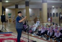 Wali Kota Bandung M Farhan saat menutup Safari Ramadhan di Masjid Agung. PJ/Dok 