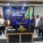 Asprov PSSI Jabar bersama Ketua DPRD Jabar Buky Wibawa meluncurkan Jabar Istimewa satu anak satu bola. PJ/Joel
