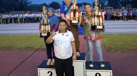 Dr. Trio Arsefto Sakut.MP. AIFO (tengah atas) Ketua Pengprov MPI Jawa Barat berpose bersama dengan para juara MPI Jabar. PJ/Dok