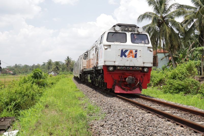 Sejumlah perjalanan KAJJ dialihkan melintasi wilayah Daop 2 Bandung imbas gangguan perjalanan KA Bangunkarta di Stasiun Bumiayu, Purwokerto. PJ/Dok