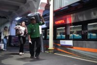 Tampak kedatangan para penumpang KA di wilayah Daop 2 Bandung. PT KAI mencatat On Time Performance atau ketepatan waktu keberangkatan mencapai 99.80 persen. PJ/Dok