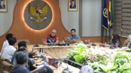 DPRD Kota Bandung menerima audiensi dari Forum Orang Tua Murid SMA Negeri 5 Bandung, di Ruang Rapat Bamus DPRD Kota Bandung, Selasa, 8 April, 2026. Foto: Jaja/Humpro DPRD Kota Bandung. 