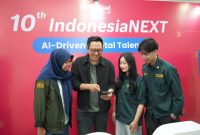 General Manager Mobile Consumer Business Region Jawa Barat Telkomsel Anandoz Bangsawan saat menjelaskan cara mendaftar IndonesiaNEXT tahun ke-10 saat Road Show to Campus di ITB, Selasa (14/4/2026). PJ/Dok