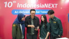 General Manager Mobile Consumer Business Region Jawa Barat Telkomsel Anandoz Bangsawan saat menjelaskan cara mendaftar IndonesiaNEXT tahun ke-10 saat Road Show to Campus di ITB, Selasa (14/4/2026). PJ/Dok
