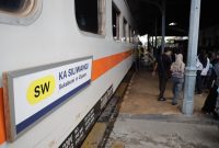 Akibat jalur rel di Km 74+9/0 petak jalan Cibeber–Lampegan terjadi gogosan, KA Siliwangi membatalkan perjalanan karena tidak dapat dilalui. PJ/Dok