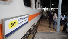 Akibat jalur rel di Km 74+9/0 petak jalan Cibeber–Lampegan terjadi gogosan, KA Siliwangi membatalkan perjalanan karena tidak dapat dilalui. PJ/Dok