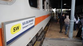 Akibat jalur rel di Km 74+9/0 petak jalan Cibeber–Lampegan terjadi gogosan, KA Siliwangi membatalkan perjalanan karena tidak dapat dilalui. PJ/Dok