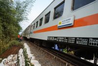 Petugas berhasil menyelesaikan perbaikan jalur rel pada petak jalan Cibeber – Lampegan, dan kini dinyatakan aman untuk dilalui. PJ/Dok