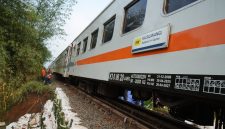 Petugas berhasil menyelesaikan perbaikan jalur rel pada petak jalan Cibeber – Lampegan, dan kini dinyatakan aman untuk dilalui. PJ/Dok