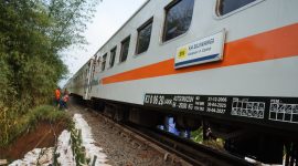 Petugas berhasil menyelesaikan perbaikan jalur rel pada petak jalan Cibeber – Lampegan, dan kini dinyatakan aman untuk dilalui. PJ/Dok