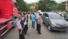 Komunitas Railfans Cimahi dan Cianjur serta pecinta KA saat sosialisasi keselamatan yang diinisiasi Daop 2 Bandung belum lama ini. PJ/Dok