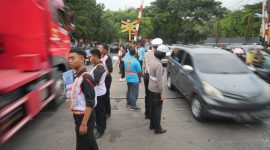 Komunitas Railfans Cimahi dan Cianjur serta pecinta KA saat sosialisasi keselamatan yang diinisiasi Daop 2 Bandung belum lama ini. PJ/Dok